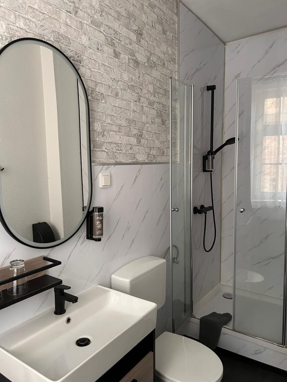 Classic Double Room, City View | Bathroom | Hair dryer, towels, soap, shampoo