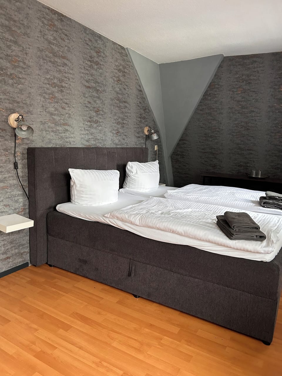 Classic Studio Suite, City View | Free WiFi