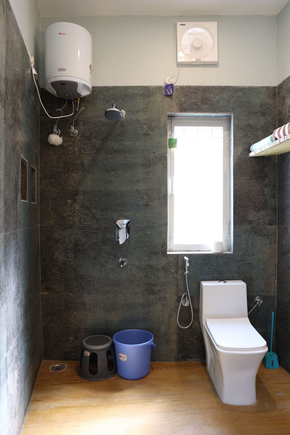 Comfort Room, Mountain View | Bathroom | Shower, free toiletries, towels, soap