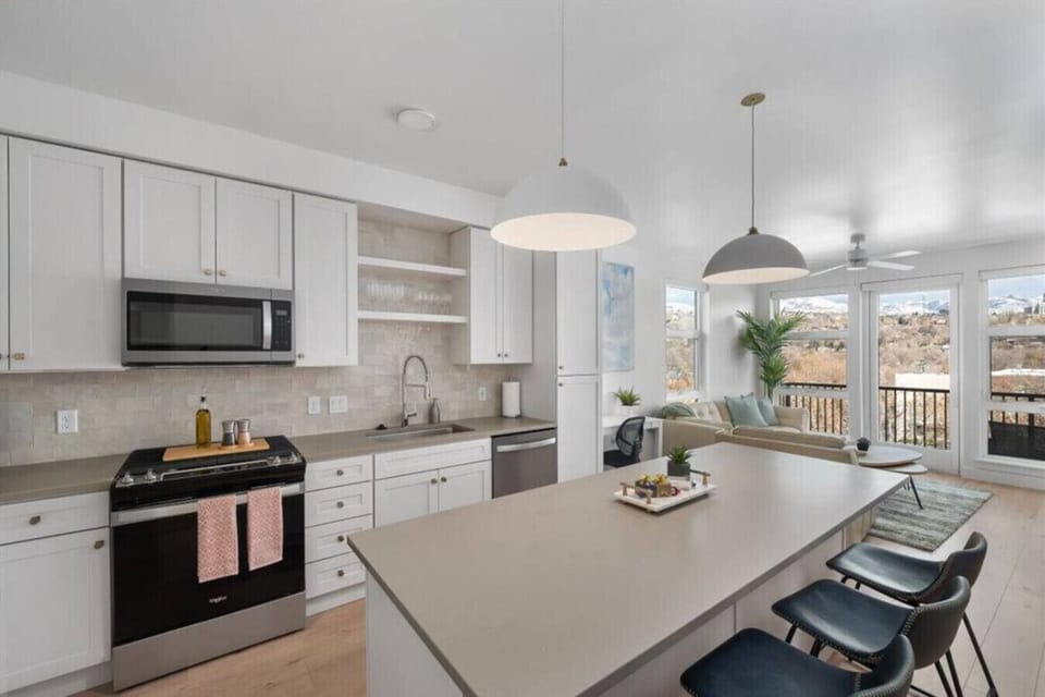 Fully stocked kitchen with all that you need. Pots, pans, bakeware, salt +pepper, and olive oil!!