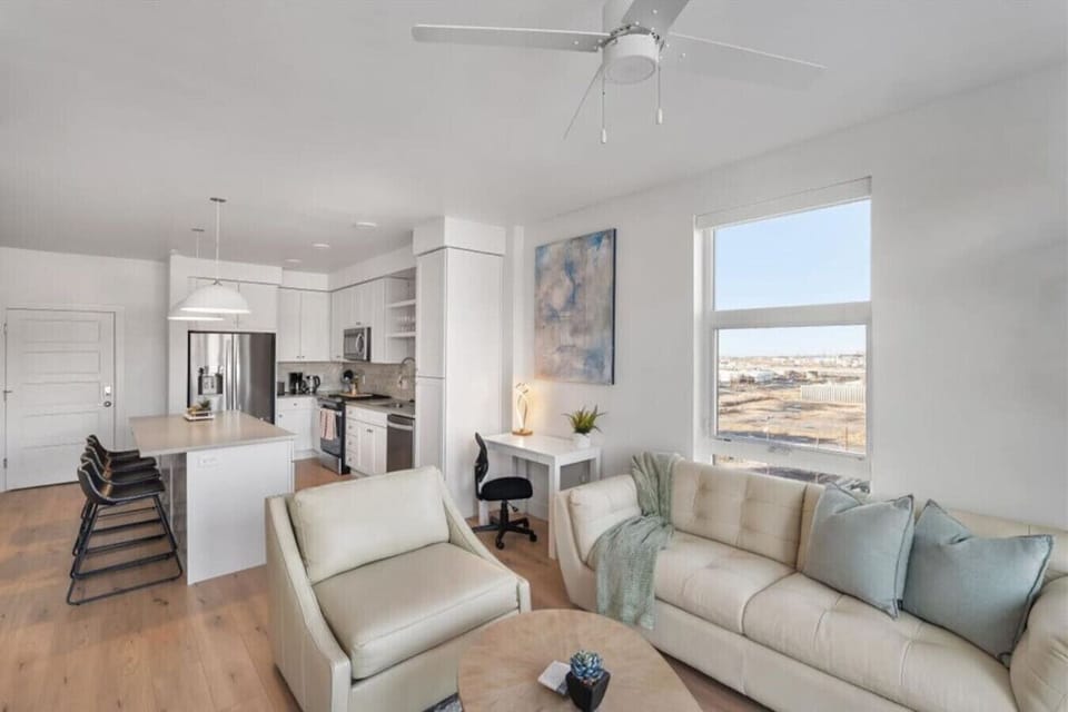 Stunning views of the Capitol, the mountains and the downtown skyline from the comfort of your top floor luxury space!