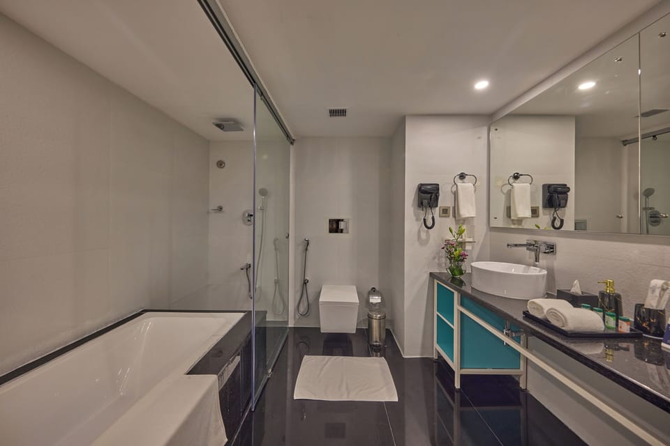 Shower, rainfall showerhead, free toiletries, hair dryer