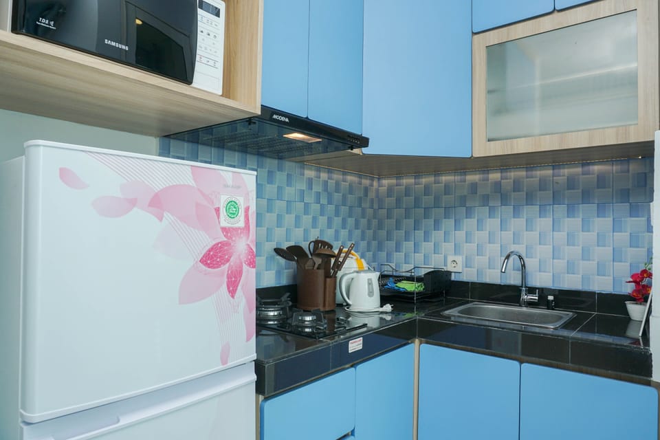 Apartment | Private kitchen | Full-size fridge, microwave, stovetop, rice cooker
