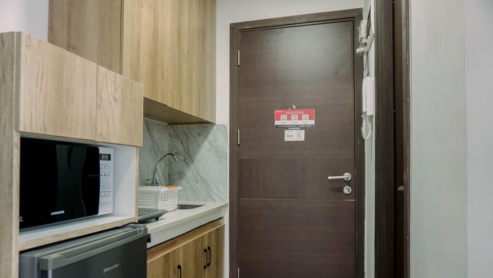 Studio | Private kitchen | Full-size fridge, microwave, stovetop, rice cooker