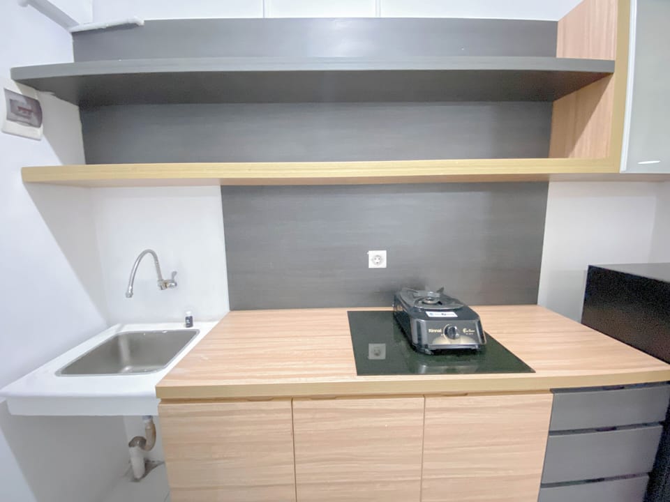 Studio | Private kitchen | Full-size fridge, stovetop, rice cooker, dining tables