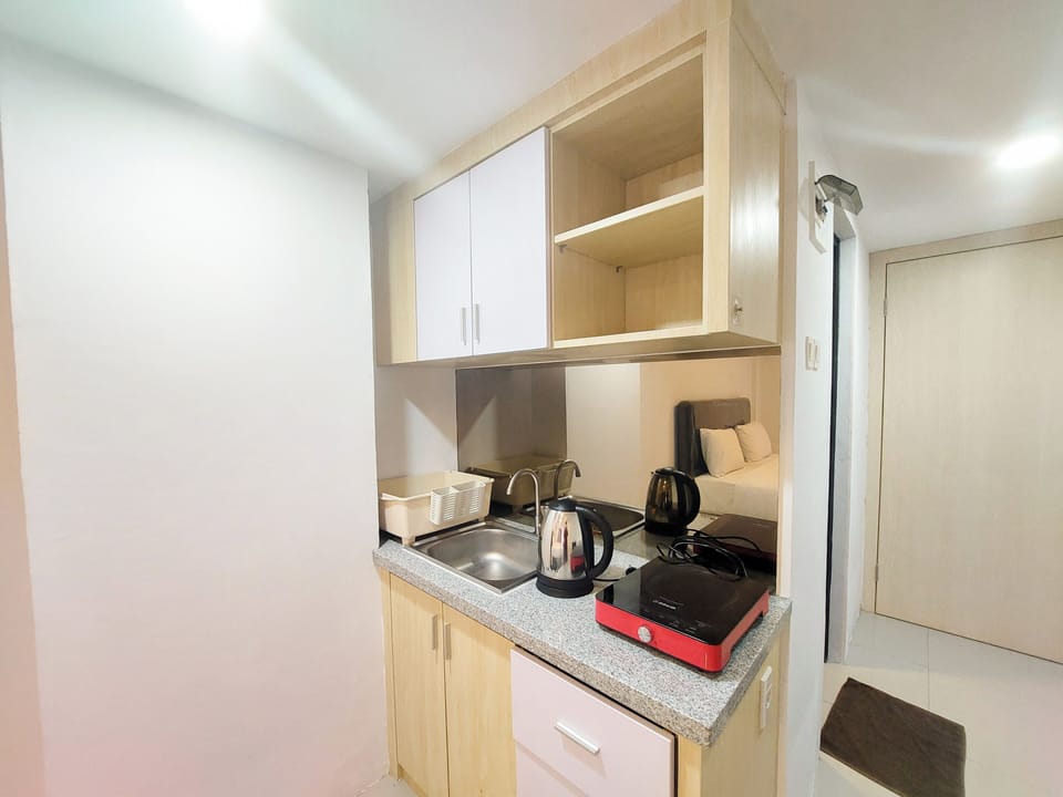 Apartment | Private kitchen | Full-size fridge, stovetop, rice cooker, dining table