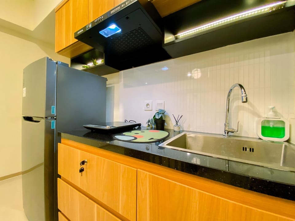 Apartment | Private kitchen | Full-size fridge, microwave, stovetop, rice cooker