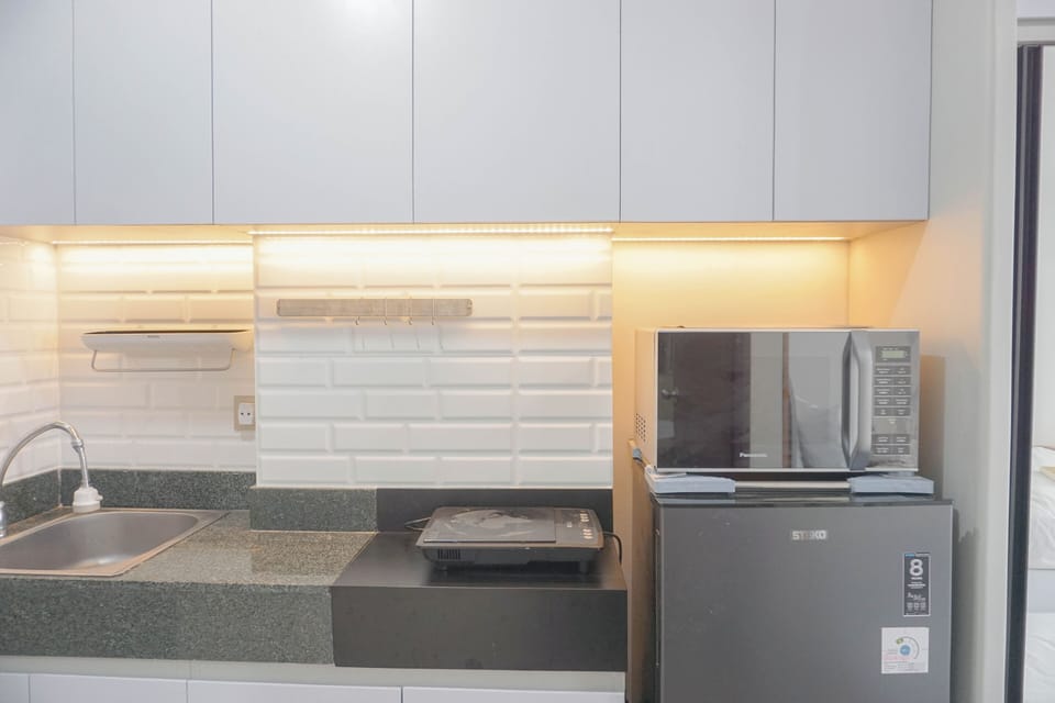 Studio | Private kitchen | Full-size fridge, microwave, stovetop, rice cooker