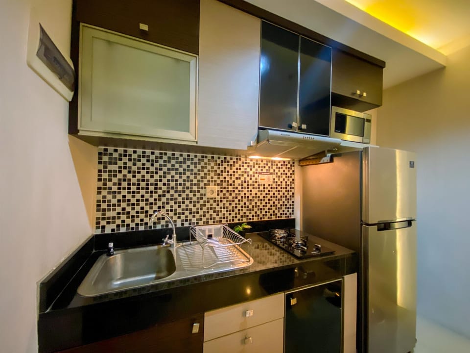 Apartment | Private kitchen | Full-size fridge, microwave, stovetop, electric kettle