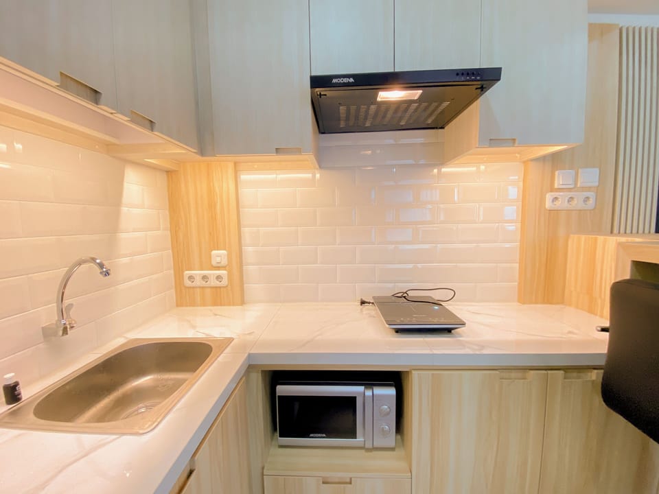 Apartment | Private kitchen | Full-size fridge, microwave, stovetop, rice cooker
