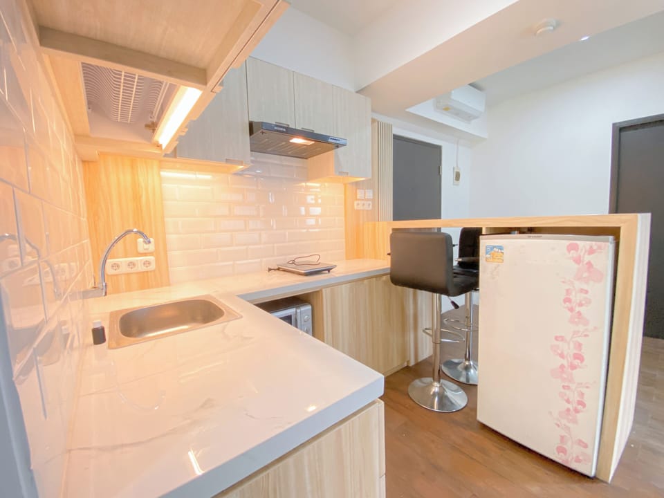 Apartment | Private kitchen | Full-size fridge, microwave, stovetop, rice cooker
