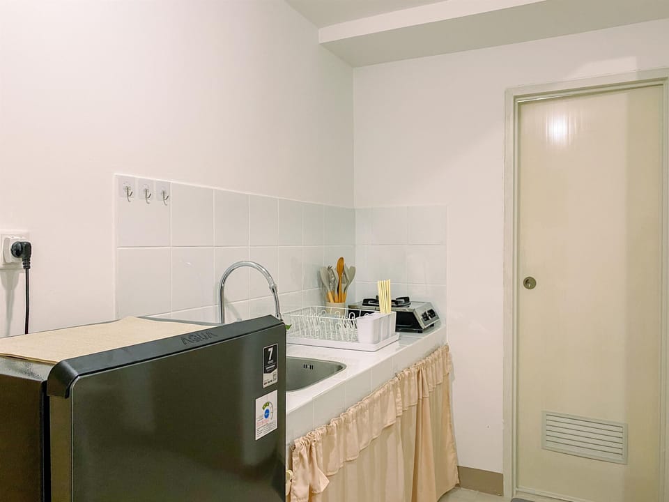 Apartment | Private kitchen | Full-size fridge, stovetop, rice cooker, dining tables