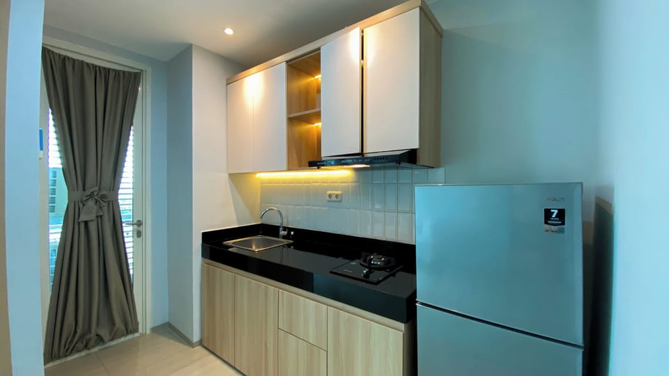 Apartment | Private kitchen | Full-size fridge, stovetop, rice cooker, dining tables