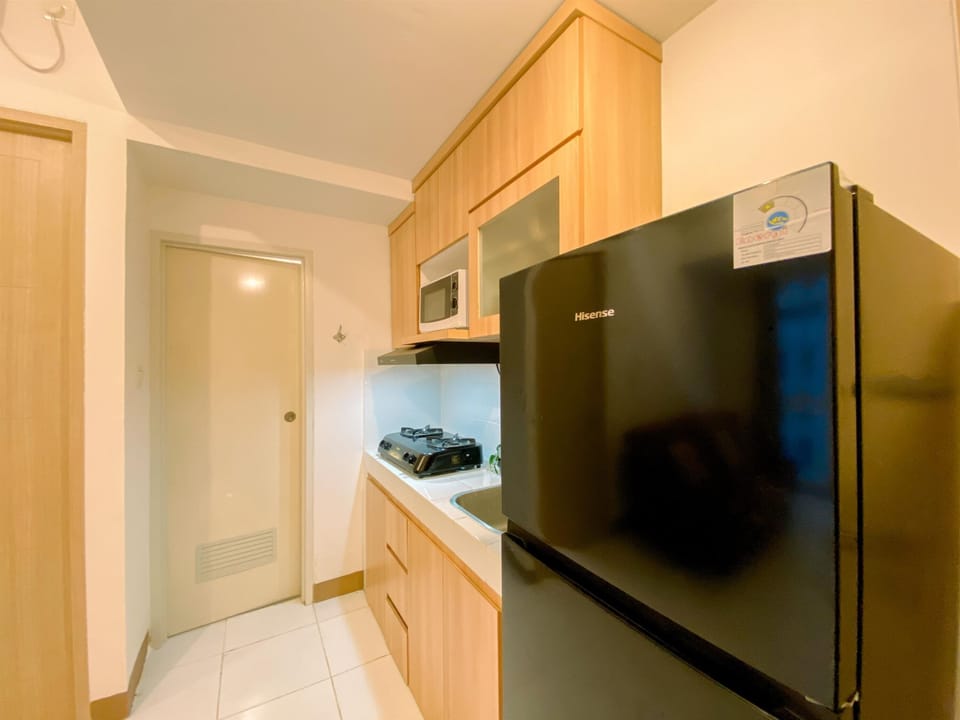 Apartment | Private kitchen | Full-size fridge, microwave, stovetop, rice cooker