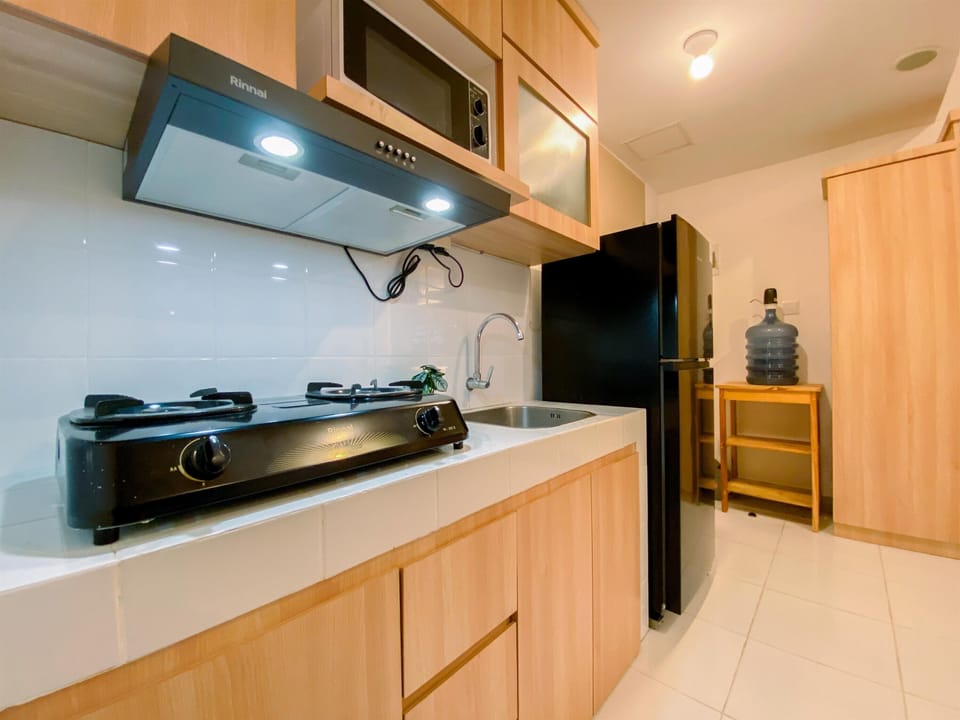 Apartment | Private kitchen | Full-size fridge, microwave, stovetop, rice cooker