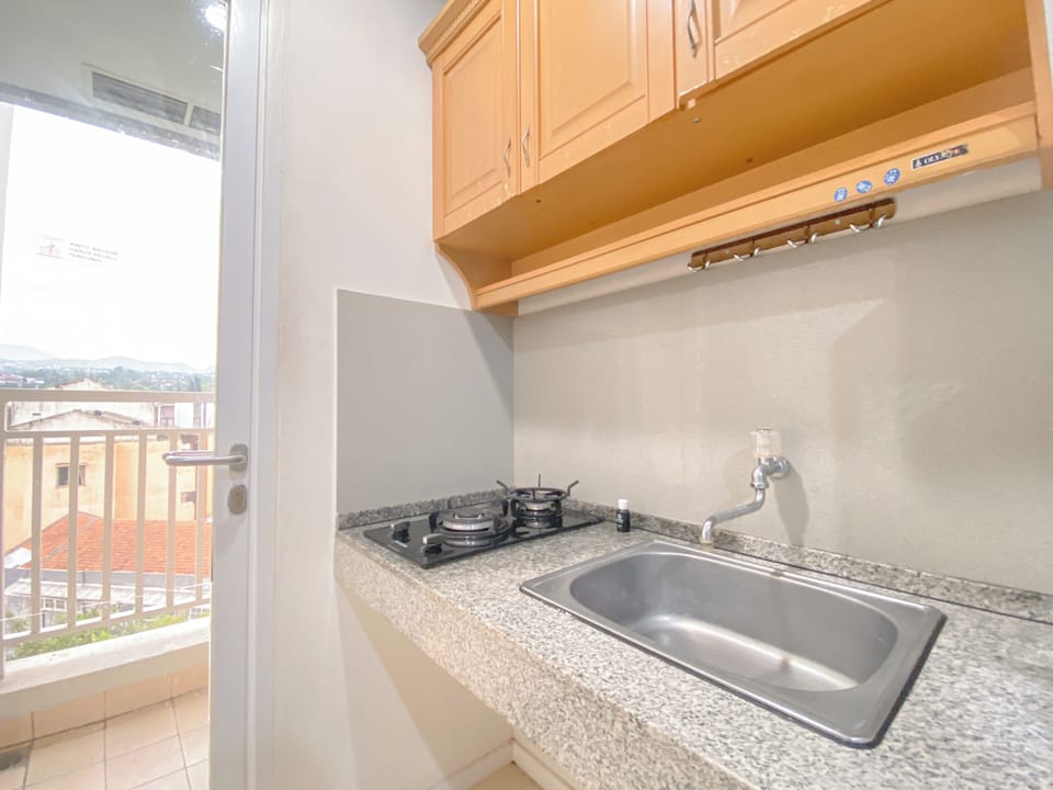 Apartment | Private kitchen | Full-size fridge, stovetop, rice cooker, dining tables