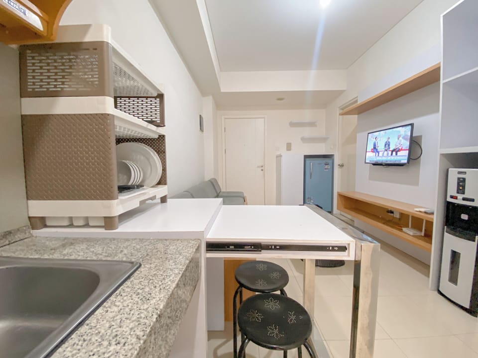 Apartment | Private kitchen | Full-size fridge, stovetop, rice cooker, dining tables