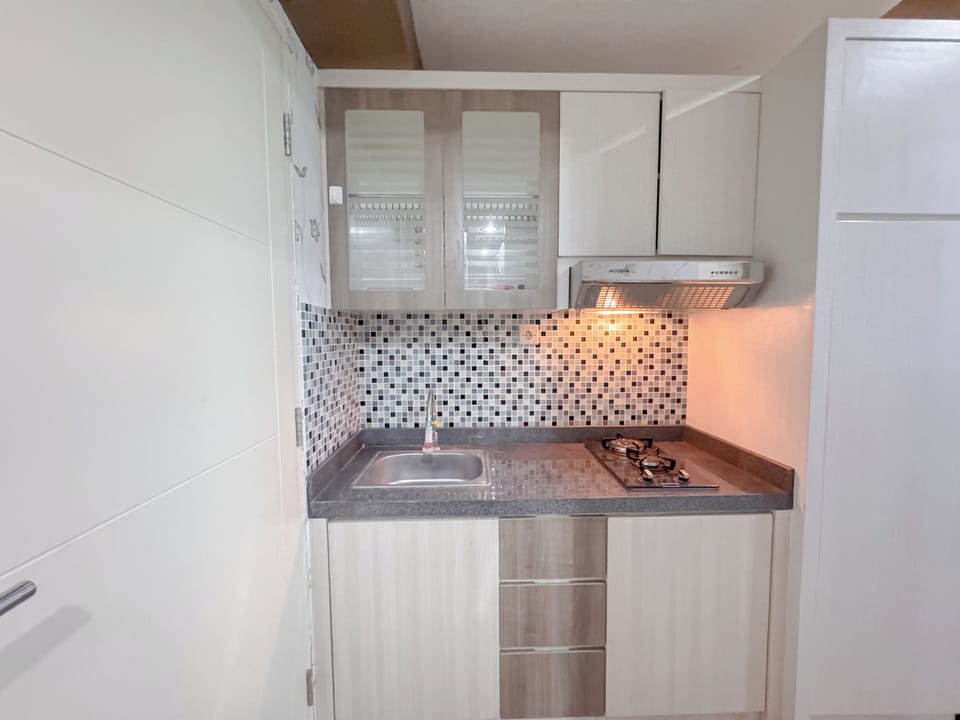 Apartment | Private kitchen | Full-size fridge, stovetop, rice cooker, dining tables