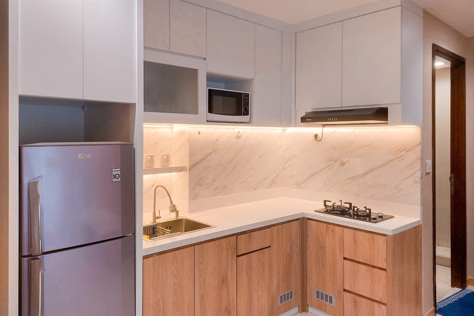 Apartment | Private kitchen | Full-size fridge, microwave, stovetop, rice cooker