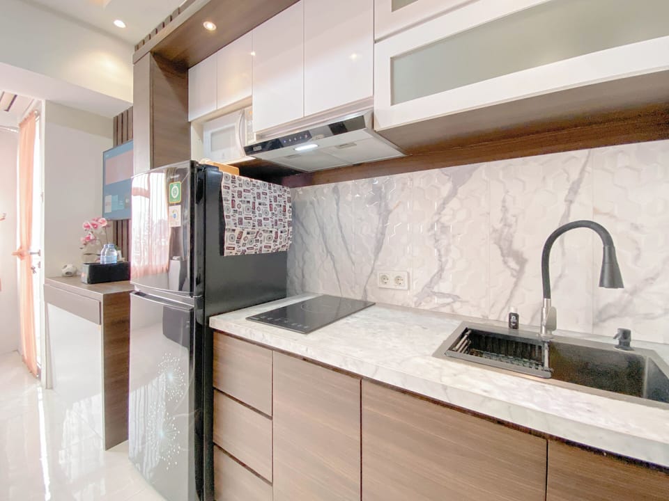 Apartment | Private kitchen | Full-size fridge, microwave, stovetop, rice cooker