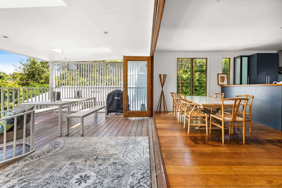 Balcony/Dining area