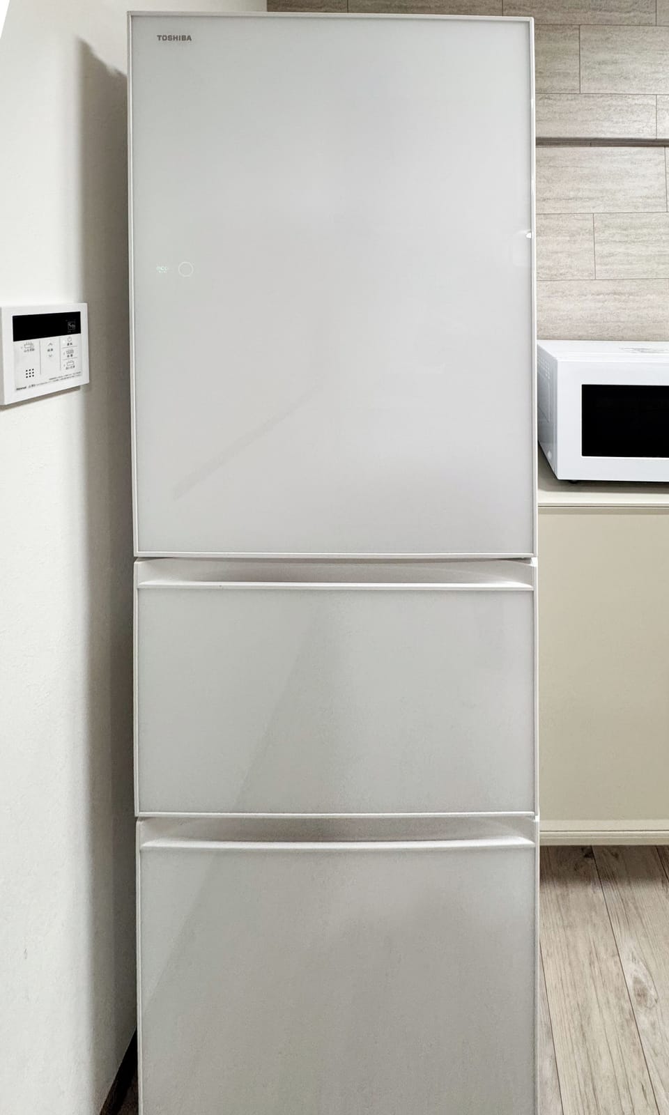 Comfort Villa | Private kitchen | Fridge, microwave, stovetop, electric kettle