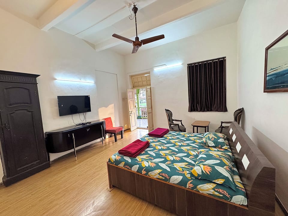 Basic Single Room, Garden View | Laptop workspace