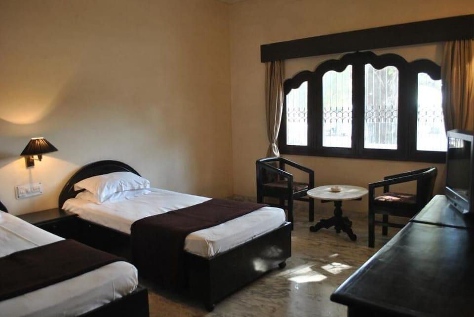 Desk, free WiFi