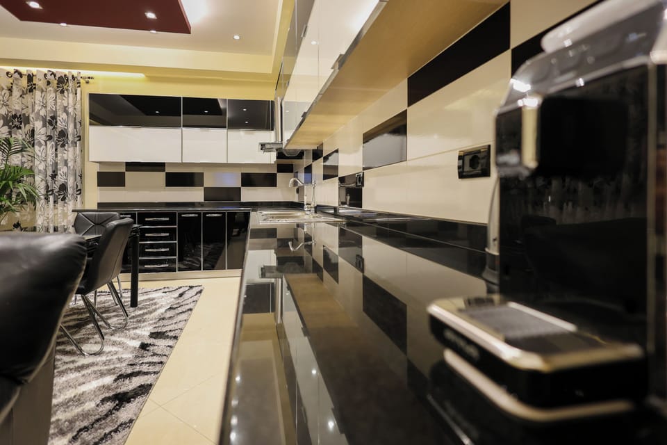 Apartment, Balcony, Mountain View | Private kitchen | Highchair