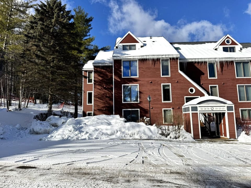 3rd Floor corner unit