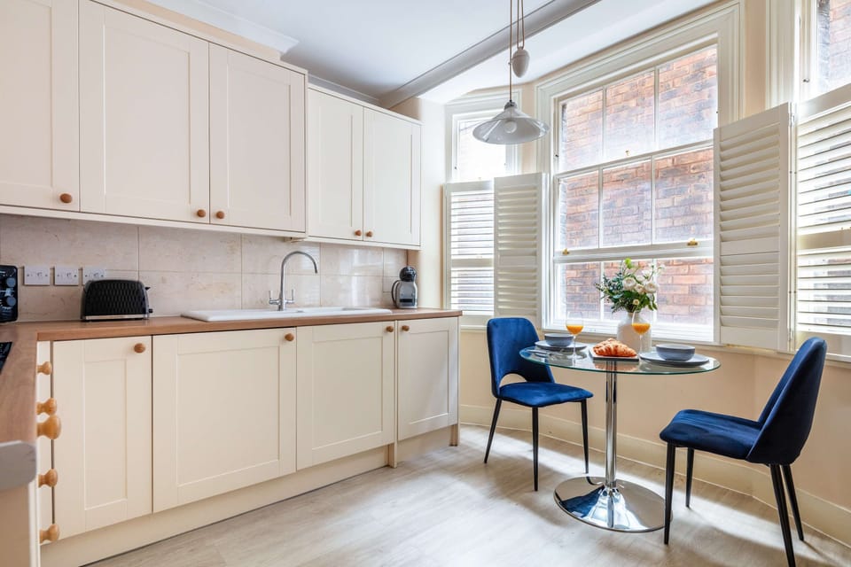 The kitchen is fully equipped to prepare a simple meal 