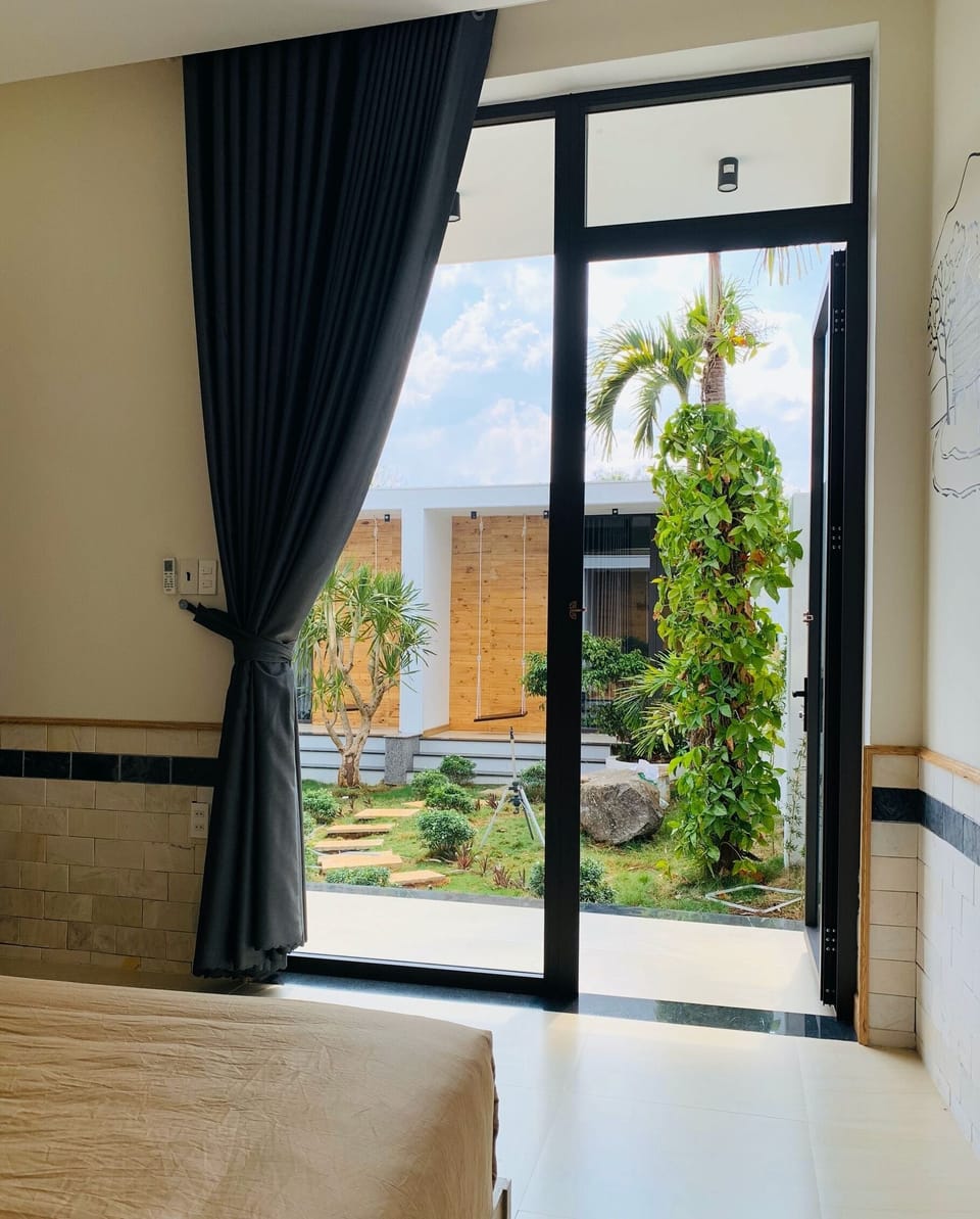 Deluxe Double Room, 1 Queen Bed, Garden View, Courtyard Area | Desk, laptop workspace, blackout drapes, soundproofing