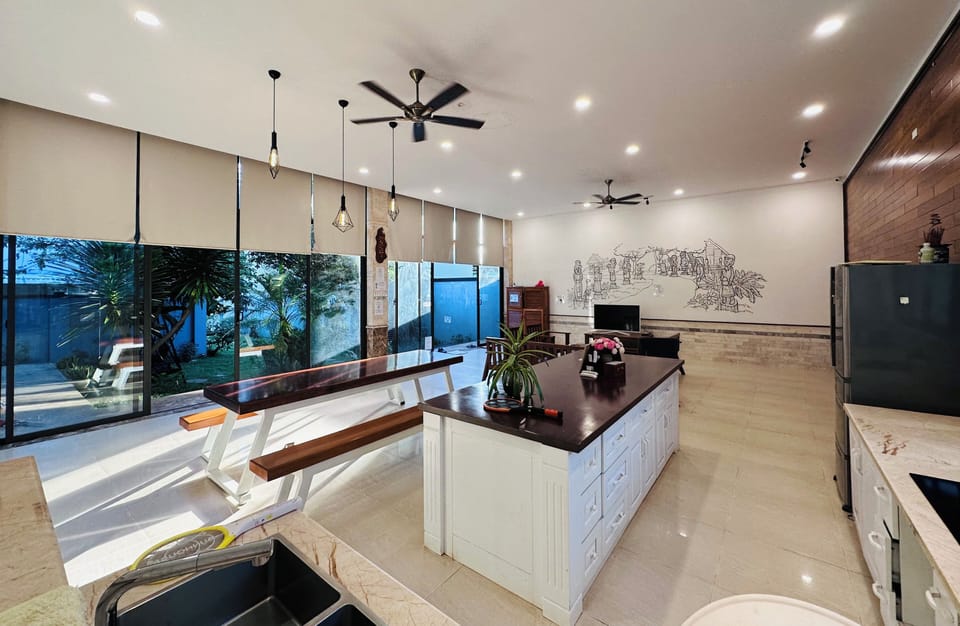Fridge, microwave, stovetop, dishwasher