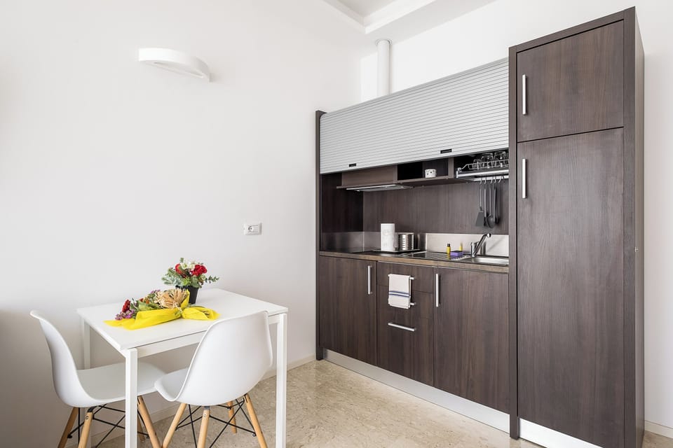 Apartment, Balcony | In-room dining