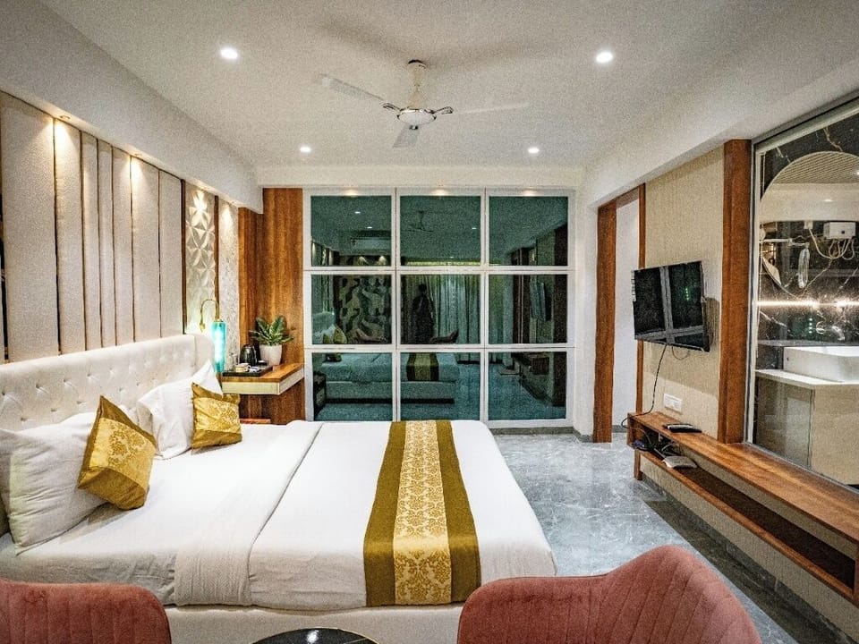 Suite Room with Bathtub | Free WiFi, bed sheets