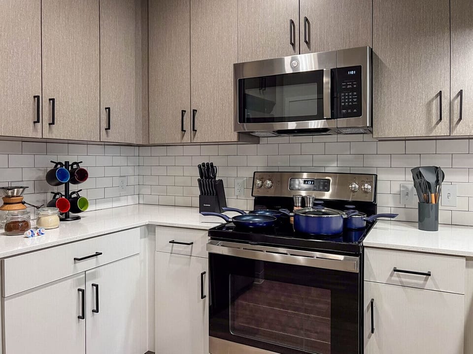 Kitchen Charm: Explore Your Culinary Skills in Our Bright and Welcoming Space! #CloudStays