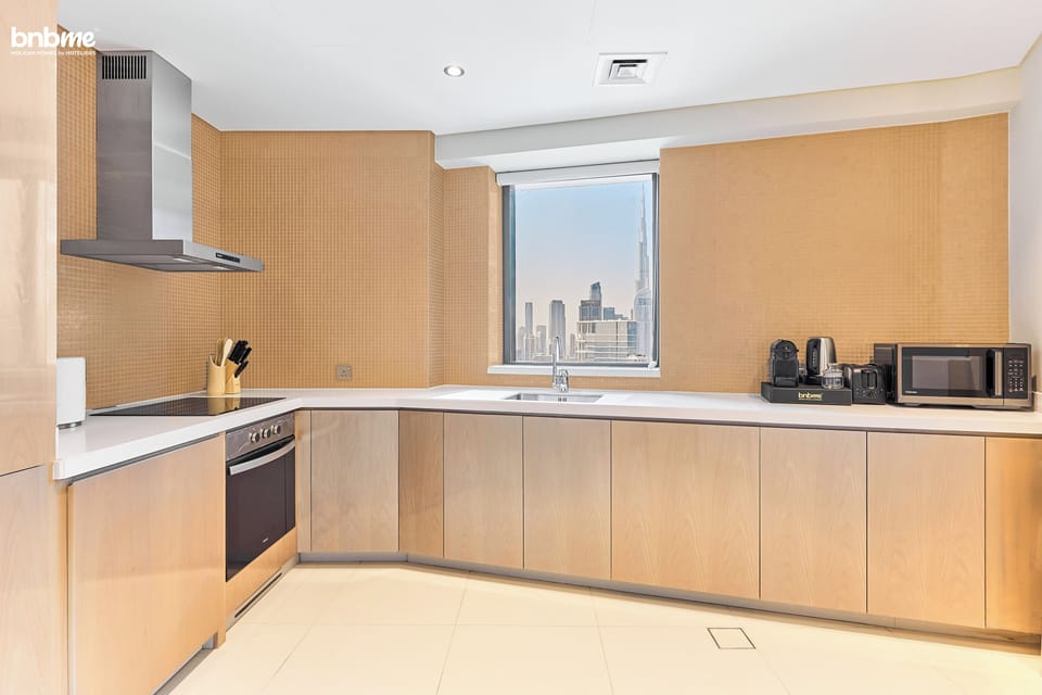 Luxury Apartment, 3 Bedrooms, City View | Private kitchen | Full-size fridge, microwave, oven, stovetop