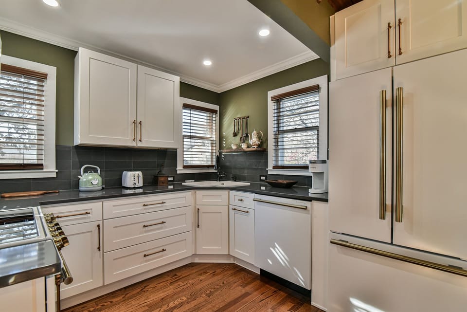 Beautifully Updated Kitchen!