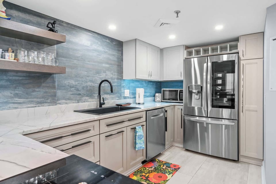 Bright and Inviting Kitchen