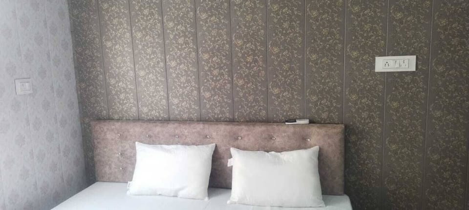 Deluxe Double Room | Free WiFi