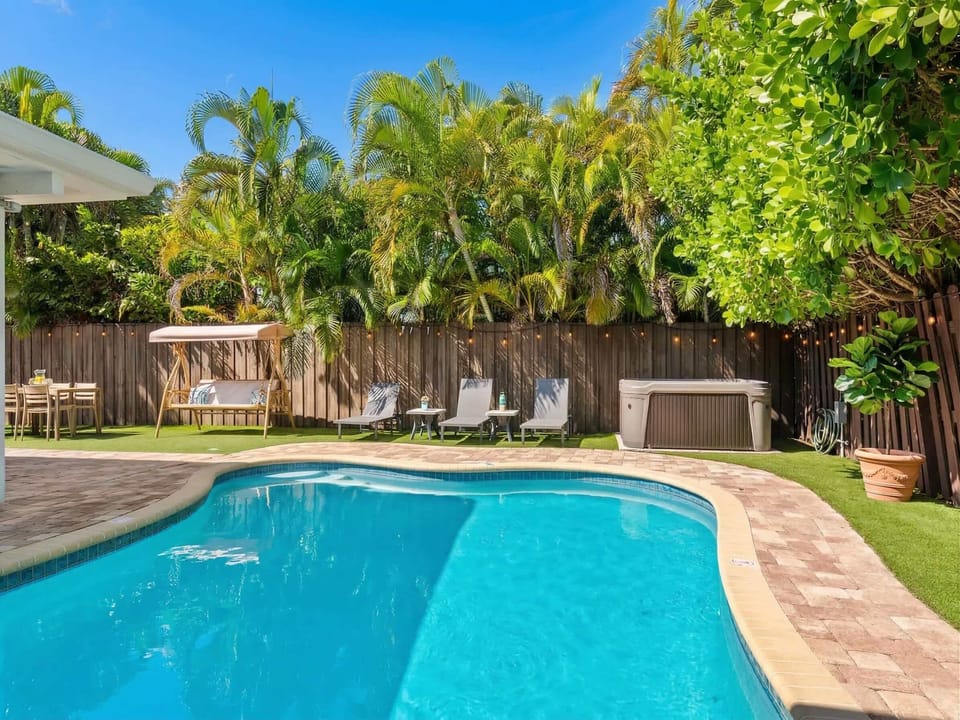 Welcome to Our Home 
Enjoy a playful barrel sauna perfect for relaxation under the Florida sun!