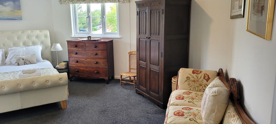 Master Bedroom with king size double bed, sofa and ensuite shower / WC