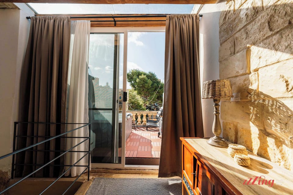 Access to the rooftop jacuzzi and BBQ 