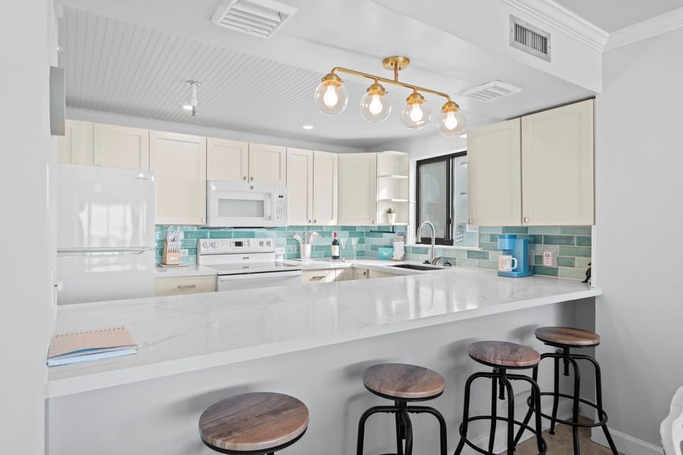 Kitchen - Utilize the 4 additional seats at the kitchen island!