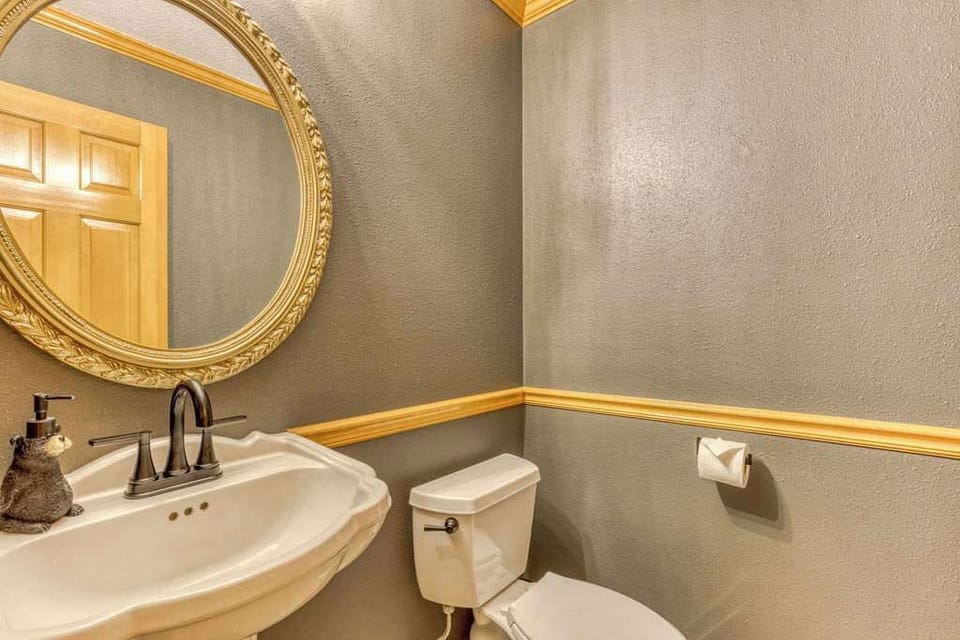 No more waiting! This extra half bath adds comfort and convenience to your stay.