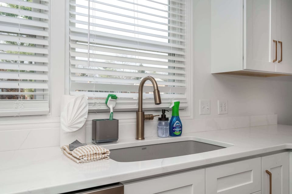 The sophisticated kitchen offers ample space & every home comfort