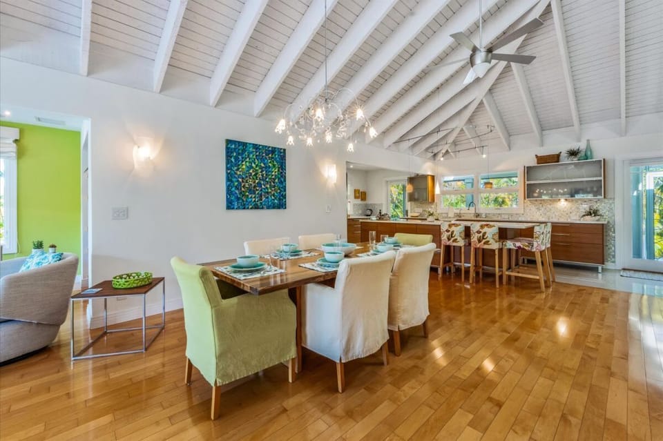 Dining room to Kitchen