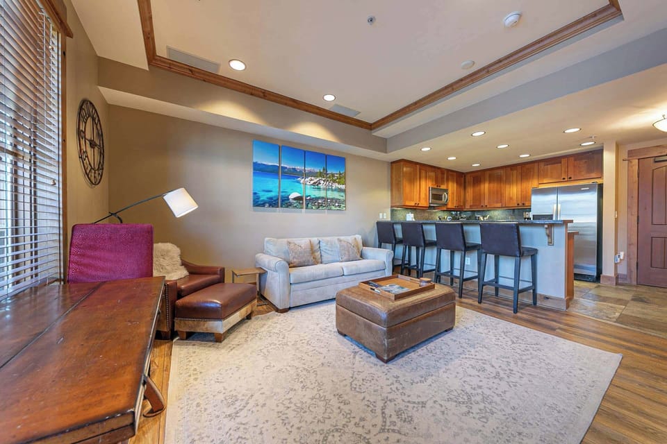 8001 Northstar Dr Unit 305-print-009-009-Interior-3275x2184-300dpi