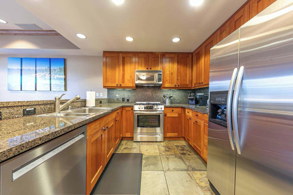 8001 Northstar Dr Unit 305-print-003-015-Interior-3360x2240-300dpi