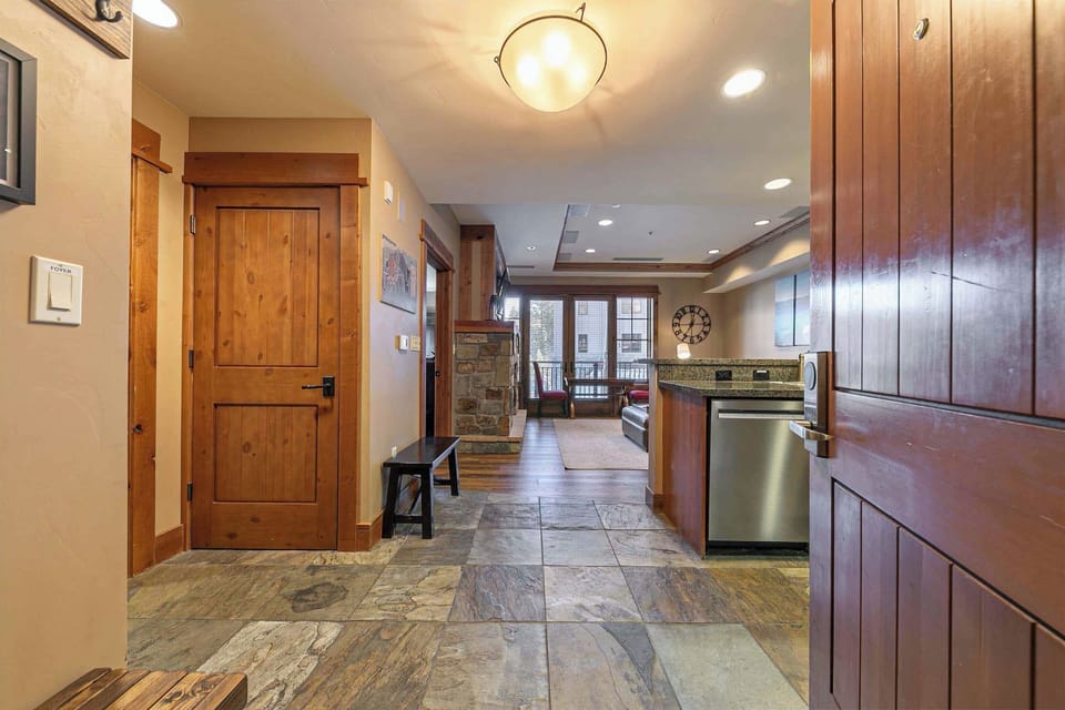 8001 Northstar Dr Unit 305-print-001-005-Interior-3361x2241-300dpi